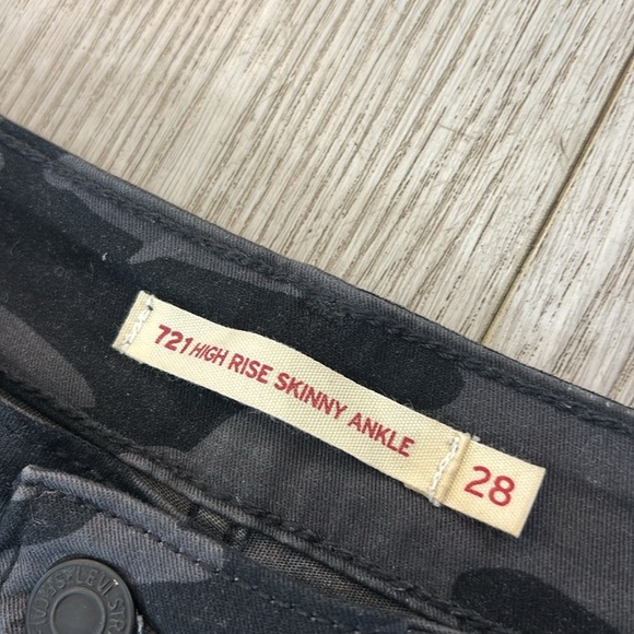 Levi's Women's 721 Ankle High-Rise Skinny Camo Jeans Black Dark Grey size 28 - Picture 6 of 11